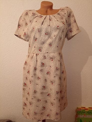 Nova haljina, velicina M/L.
Nema elastina, nije providna na lalafo.rs Nova haljina, velicina M/L.
Nema elastina, nije providna