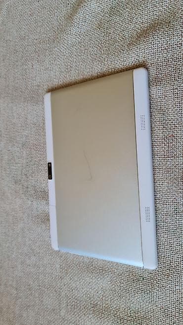 Tablet sa belim okvirom i metalnim zadnjim poklopcem, dijagonala na lalafo.rs — 8 Tablet sa belim okvirom i metalnim zadnjim poklopcem, dijagonala — 8