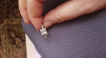 Prsten sa centralnim kamenom – šik dizajn - Materijal: srebro-zlato - at lalafo.rs — 3 Prsten sa centralnim kamenom – šik dizajn - Materijal: srebro-zlato - — 3