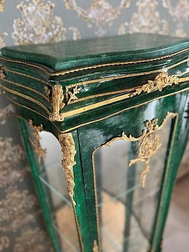 Antique Display Cabinets: Vitrina u klasičnom francuskom stilu (Louis XV/Rococo inspiracija) at lalafo.rs — 4 Antique Display Cabinets: Vitrina u klasičnom francuskom stilu (Louis XV/Rococo inspiracija) — 4