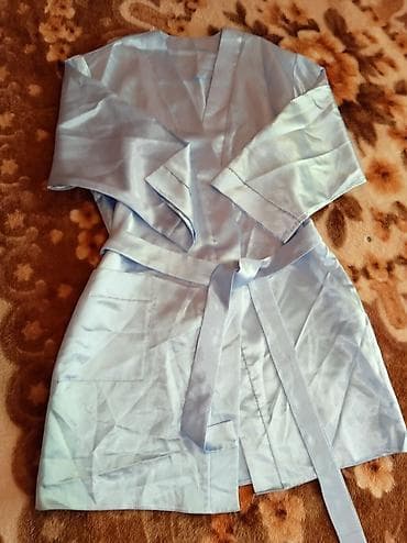 pantalone butiku ali: Satenske kućne haljine/kimono ogrtači - Materijal: glatka, sjajna na lalafo.rs — 3 pantalone butiku ali: Satenske kućne haljine/kimono ogrtači - Materijal: glatka, sjajna — 3
