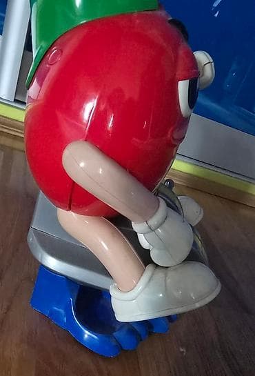 MM - M&M bonbone se ubace, i kad se povuce ruka ispadaju. Igracka na lalafo.rs — 2 MM - M&M bonbone se ubace, i kad se povuce ruka ispadaju. Igracka — 2