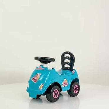 Dečji guralica-auto, plave boje sa roze detaljima i nalepnicama (motiv na lalafo.rs Dečji guralica-auto, plave boje sa roze detaljima i nalepnicama (motiv