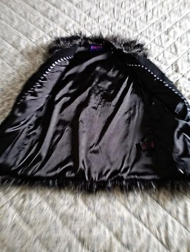 kom sa etiketom: Prsluk od veštačkog krzna Lindex - Model: bez rukava, otvoren prednji at lalafo.rs — 2 kom sa etiketom: Prsluk od veštačkog krzna Lindex - Model: bez rukava, otvoren prednji — 2