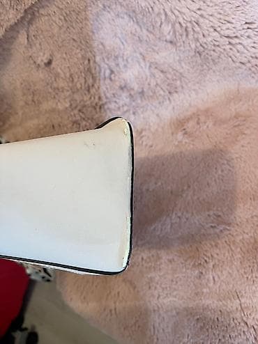 Guess torba original. Dobro ocuvana Ima tragove koriscena na jednoj na lalafo.rs — 8 Guess torba original. Dobro ocuvana Ima tragove koriscena na jednoj — 8