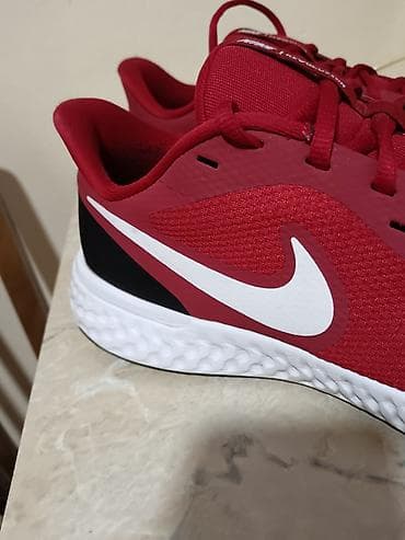 bershka sorcevi muski: Nike Revolution – muške patike za trčanje, 46 - Boja: crvena sa belim at lalafo.rs — 4 bershka sorcevi muski: Nike Revolution – muške patike za trčanje, 46 - Boja: crvena sa belim — 4