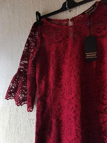 kom sa etiketom: Čipkana haljina BISCUIT – bordo/crvena - Model: mini/iznad kolena at lalafo.rs — 1 kom sa etiketom: Čipkana haljina BISCUIT – bordo/crvena - Model: mini/iznad kolena — 1