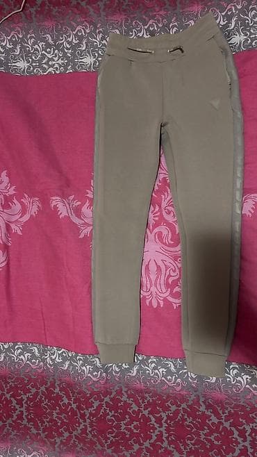 Kućna odeća: Doljani deo Orginal Guess Vel S nova nošena par puta na lalafo.rs — 1 Kućna odeća: Doljani deo Orginal Guess Vel S nova nošena par puta — 1