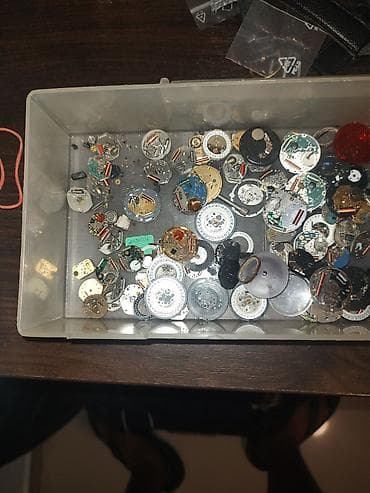 Lot satnih mehanizama i delova za časovničare - Velika kutija sa na lalafo.rs — 1 Lot satnih mehanizama i delova za časovničare - Velika kutija sa — 1
