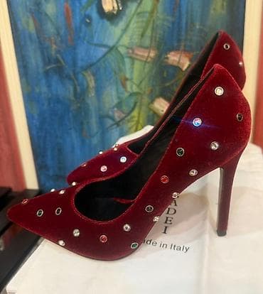 Casadei plisane salonke na visoku potpeticu – crvena boja sa ukrasnim na lalafo.rs — 2 Casadei plisane salonke na visoku potpeticu – crvena boja sa ukrasnim — 2