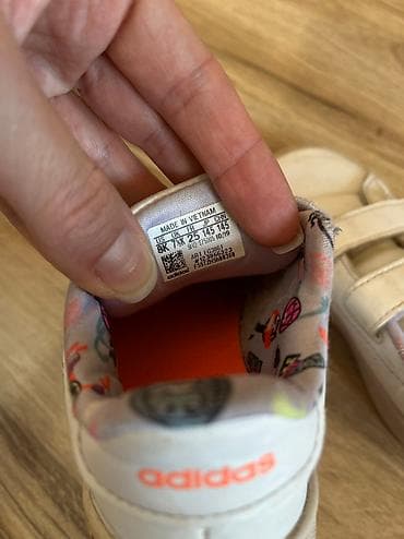 za svaki dan: Decije patike Adidas. Veličina 25. U idealnom stanju. Samo da se na lalafo.rs — 2 za svaki dan: Decije patike Adidas. Veličina 25. U idealnom stanju. Samo da se — 2