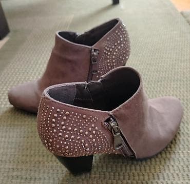 Gležnjače, Graceland, 38 na lalafo.rs Gležnjače, Graceland, 38