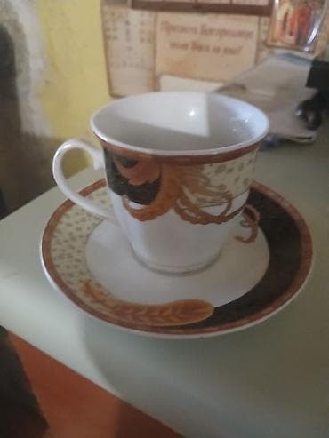 Porcelanske šoljice sa tacnom za kafu/čaj - Materijal: fino na lalafo.rs Porcelanske šoljice sa tacnom za kafu/čaj - Materijal: fino