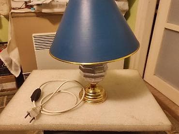 Prodajem stonu lampu sa abazurom plave boje, nekoliko puta ukljucena na lalafo.rs Prodajem stonu lampu sa abazurom plave boje, nekoliko puta ukljucena