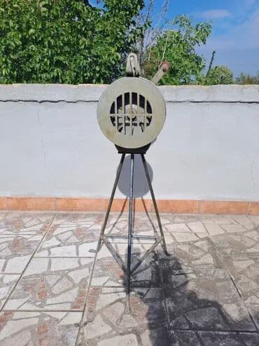 Stara vatrogasna sirena u dobrom stanju, radi, proizvodi mocan zvuk na lalafo.rs Stara vatrogasna sirena u dobrom stanju, radi, proizvodi mocan zvuk