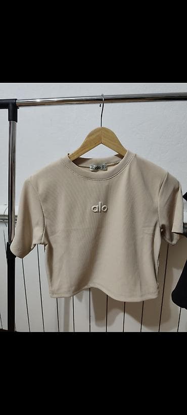 Alo kratke majice s kratkim rukavima – ženska crop varijanta - Model na lalafo.rs — 2 Alo kratke majice s kratkim rukavima – ženska crop varijanta - Model — 2