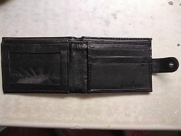 Novcanik kozni 11,5x8,5 cm.crni,ocuvan.Ima dve velike pregrade za na lalafo.rs — 2 Novcanik kozni 11,5x8,5 cm.crni,ocuvan.Ima dve velike pregrade za — 2