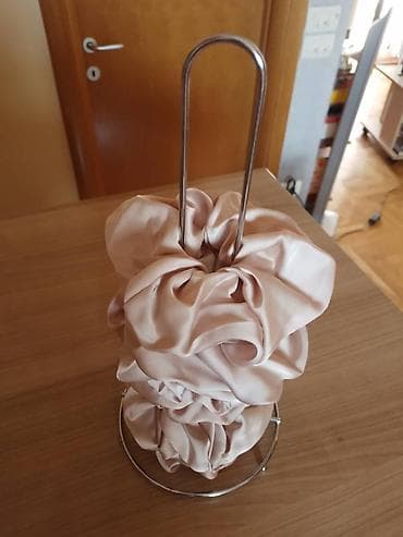 Set svileni scrunchie gumica za kosu – bež/šampanj nijansa - na lalafo.rs — 2 Set svileni scrunchie gumica za kosu – bež/šampanj nijansa - — 2