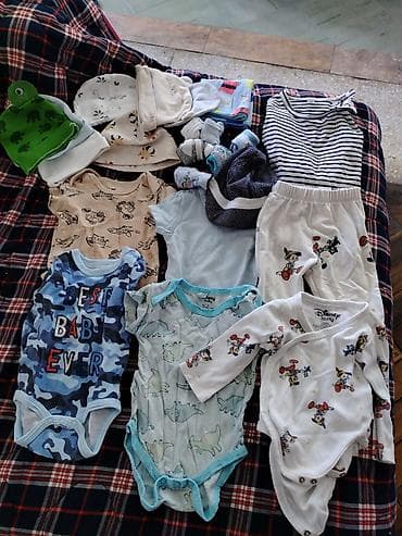 Paket odeće za bebu – dečak Sadržaj kompleta: - Više bodija kratkih na lalafo.rs — 1 Paket odeće za bebu – dečak Sadržaj kompleta: - Više bodija kratkih — 1