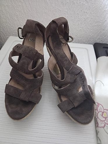 UGG sandale br.39 kao nove nosene par puta donete iz inostranstva na lalafo.rs — 1 UGG sandale br.39 kao nove nosene par puta donete iz inostranstva — 1