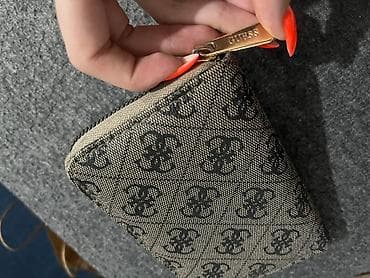 Ženski novčanik od tekstila sa prepoznatljivim Guess monogramom u na lalafo.rs — 2 Ženski novčanik od tekstila sa prepoznatljivim Guess monogramom u — 2
