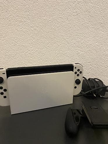 Nintendo Switch OLED (bela varijanta) Komplet sadrži: - Konzola na lalafo.rs — 2 Nintendo Switch OLED (bela varijanta) Komplet sadrži: - Konzola — 2