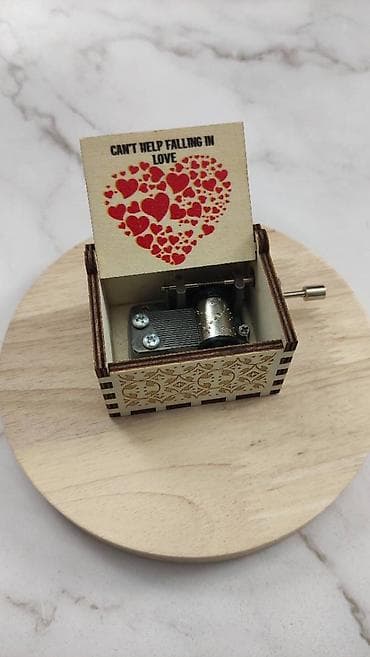 cepaci za drva: Muzička kutija sa motivom Cant help falling in love, svira melodiju na lalafo.rs — 1 cepaci za drva: Muzička kutija sa motivom Cant help falling in love, svira melodiju — 1