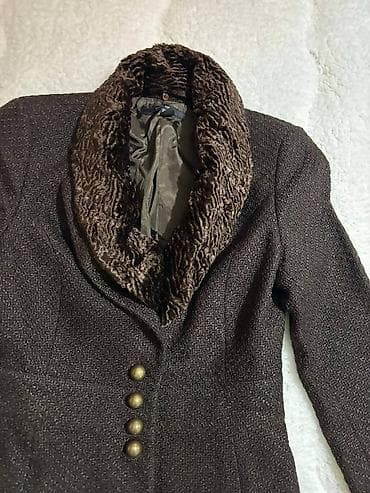 Potpuno ocuvan Zara sako naravno bez ikakvh ostecenja. Oko vrata ima at lalafo.rs — 4 Potpuno ocuvan Zara sako naravno bez ikakvh ostecenja. Oko vrata ima — 4