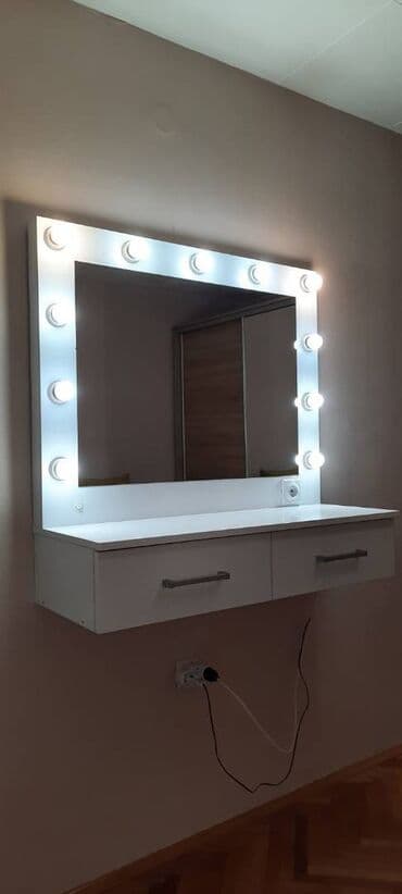 Ogledalo za šminkanje, shape - Pravougaoni, Sa ramom, Upotrebljenо na lalafo.rs Ogledalo za šminkanje, shape - Pravougaoni, Sa ramom, Upotrebljenо