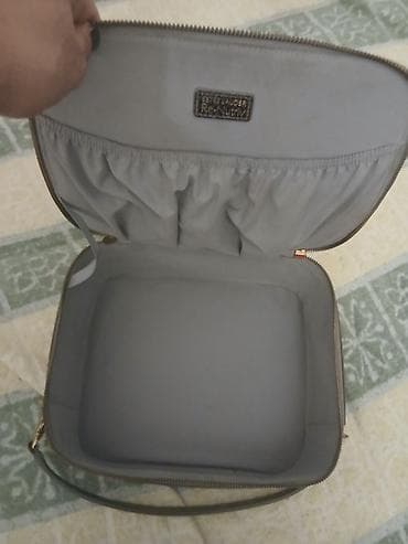 Tasna ili kofer za sminku nov estee lauder na lalafo.rs — 4 Tasna ili kofer za sminku nov estee lauder — 4