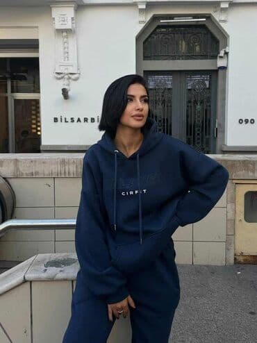 Komplet trenerka: 4200 dinara Uvoz iz Turske Veličina: S/M i L/XL na lalafo.rs Komplet trenerka: 4200 dinara Uvoz iz Turske Veličina: S/M i L/XL