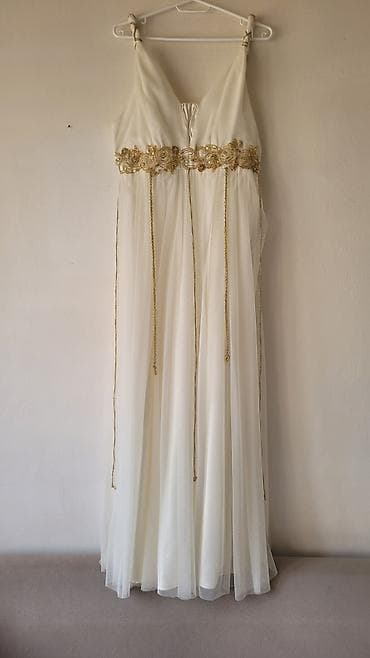 Svecana haljina-moze i kao vencanica,jednom nosena.Boja bela,mozda na lalafo.rs — 2 Svecana haljina-moze i kao vencanica,jednom nosena.Boja bela,mozda — 2