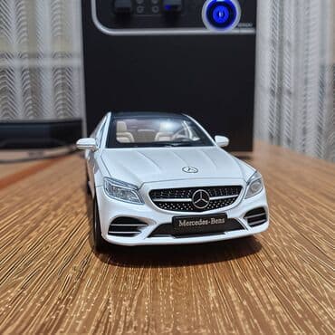 Autići: Nov metalni model automobila Mercedes C-klasa. Pale mu se prednja i na lalafo.rs — 2 Autići: Nov metalni model automobila Mercedes C-klasa. Pale mu se prednja i — 2