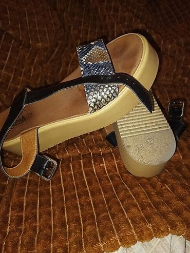 Ženske sandale na platformu - Veličina: 39 (oznaka na đonu) - Gornji na lalafo.rs — 1 Ženske sandale na platformu - Veličina: 39 (oznaka na đonu) - Gornji — 1