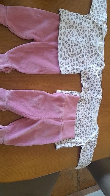 Komplet odeće za bebu (više komada, veličina 56) očuvane za na lalafo.rs — 1 Komplet odeće za bebu (više komada, veličina 56) očuvane za — 1