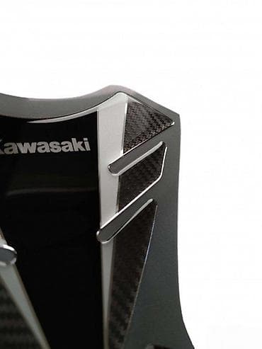 Transport: Kawasaki Hrom Carbon - Tank pad - 1590 📌 Opis: Samolepljivi protektor at lalafo.rs — 2 Transport: Kawasaki Hrom Carbon - Tank pad - 1590 📌 Opis: Samolepljivi protektor — 2