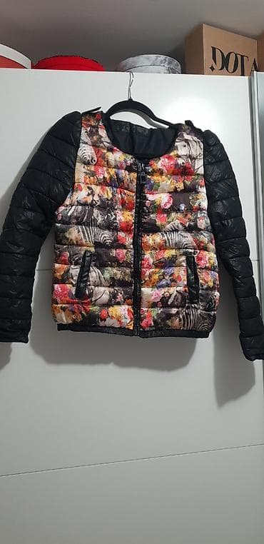 Jakna za prelatni period crna sa sarenim na prwdnjoj strani.Ima na lalafo.rs — 2 Jakna za prelatni period crna sa sarenim na prwdnjoj strani.Ima — 2