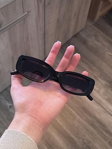 Bershka naočare za sunce sa UV zaštitom kao nove nošene par puta na lalafo.rs — 1 Bershka naočare za sunce sa UV zaštitom kao nove nošene par puta — 1