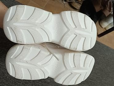 Beli ženske patike,debeli đon . original " bershka" na lalafo.rs — 4 Beli ženske patike,debeli đon . original " bershka" — 4