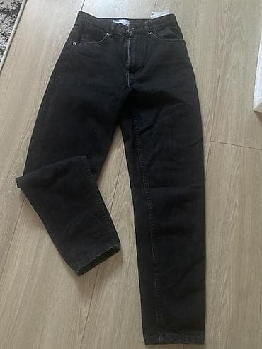 Bershka ženske farmerke – model MOM, crne boje. Detalji: - Linija at lalafo.rs — 3 Bershka ženske farmerke – model MOM, crne boje. Detalji: - Linija — 3