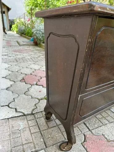 Antique Dressers: Stilski mini bar za piće - POVOLJNO - MOGUĆ PREVOZ U dobrom stanju 💎 at lalafo.rs — 9 Antique Dressers: Stilski mini bar za piće - POVOLJNO - MOGUĆ PREVOZ U dobrom stanju 💎 — 9