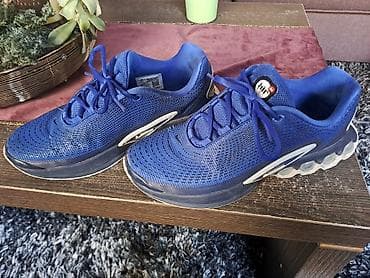 Nike patike vel 40 sa malim oštećenjima vidljivi na slikama na lalafo.rs Nike patike vel 40 sa malim oštećenjima vidljivi na slikama