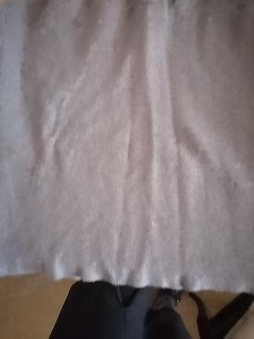 Siva dukserica sa kapuljačom - Jednobojna, svetlosiva boja - Model na lalafo.rs — 3 Siva dukserica sa kapuljačom - Jednobojna, svetlosiva boja - Model — 3