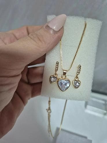 Setovi nakita – pozlaćeni, motiv srca - Dva kompleta: svaki sadrži na lalafo.rs — 1 Setovi nakita – pozlaćeni, motiv srca - Dva kompleta: svaki sadrži — 1