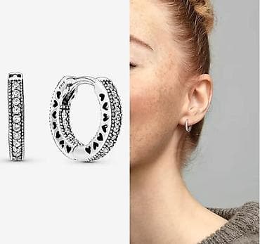 Pandora minđuše
Cena: 2600 din par na lalafo.rs — 2 Pandora minđuše
Cena: 2600 din par — 2