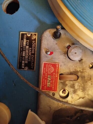 Antique devices: Retro,stari mali gramofon u koferu. Simpatican mali gramofon,vise kao at lalafo.rs — 1 Antique devices: Retro,stari mali gramofon u koferu. Simpatican mali gramofon,vise kao — 1