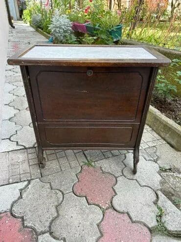 Antique Dressers: Stilski mini bar za piće - POVOLJNO - MOGUĆ PREVOZ U dobrom stanju 💎 at lalafo.rs — 3 Antique Dressers: Stilski mini bar za piće - POVOLJNO - MOGUĆ PREVOZ U dobrom stanju 💎 — 3