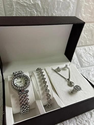 Luksuzni set nakita sa ručnim satom – ženski komplet Sadržaj seta: - na lalafo.rs — 3 Luksuzni set nakita sa ručnim satom – ženski komplet Sadržaj seta: - — 3