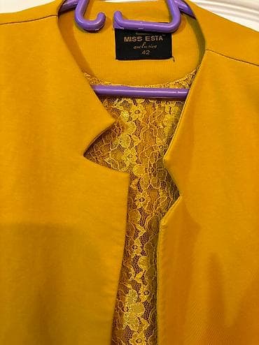 pantalone butiku ali: Sako vel 42, ali vise je za M/L. Oker boja sa čipkom na ledjima na lalafo.rs — 1 pantalone butiku ali: Sako vel 42, ali vise je za M/L. Oker boja sa čipkom na ledjima — 1