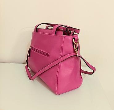 Carpisa Nova torba
Dimenzije: 36×24cm at lalafo.rs — 2 Carpisa Nova torba
Dimenzije: 36×24cm — 2